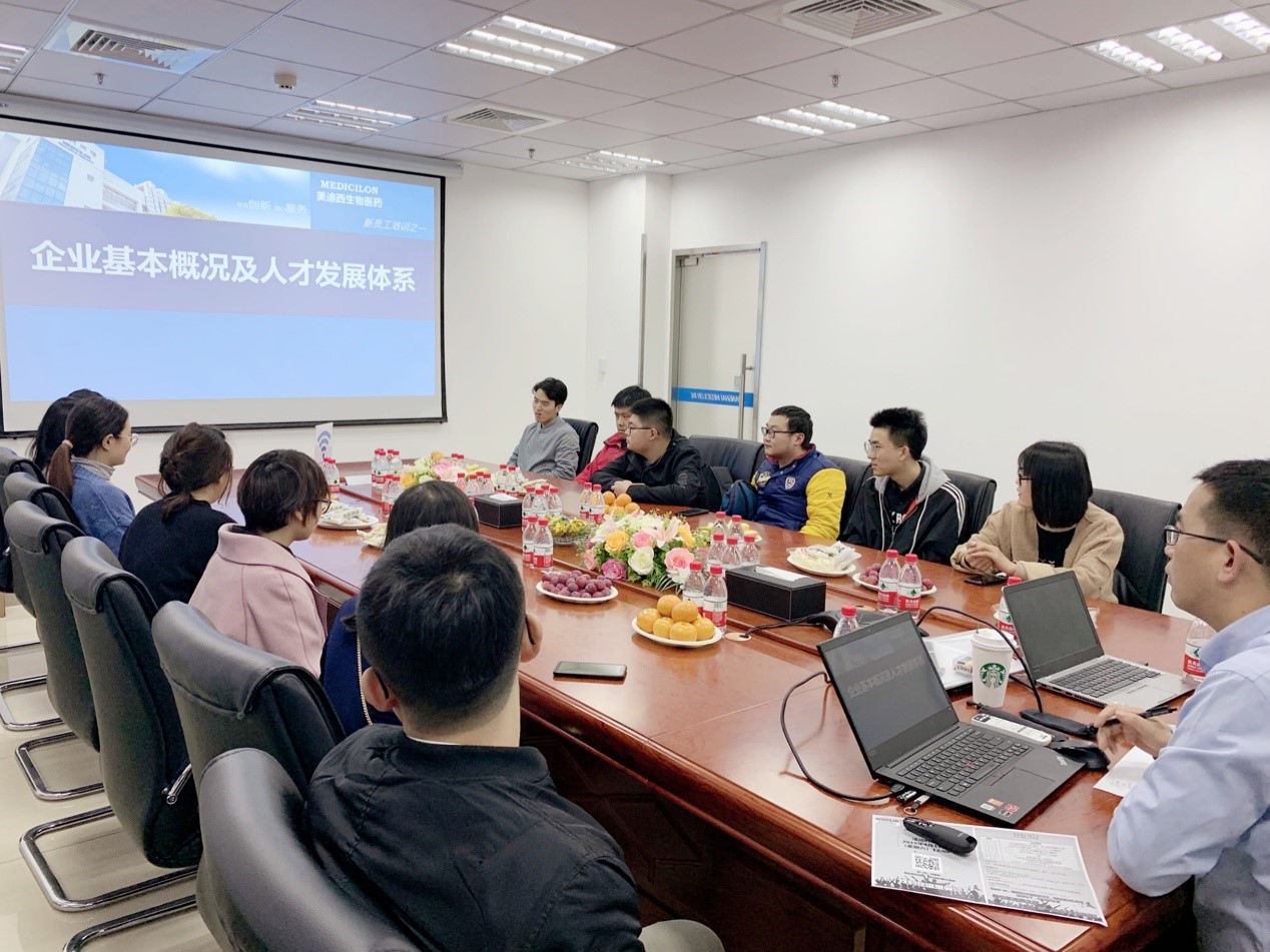 走进不朽情缘mg官网，与学子共话成长