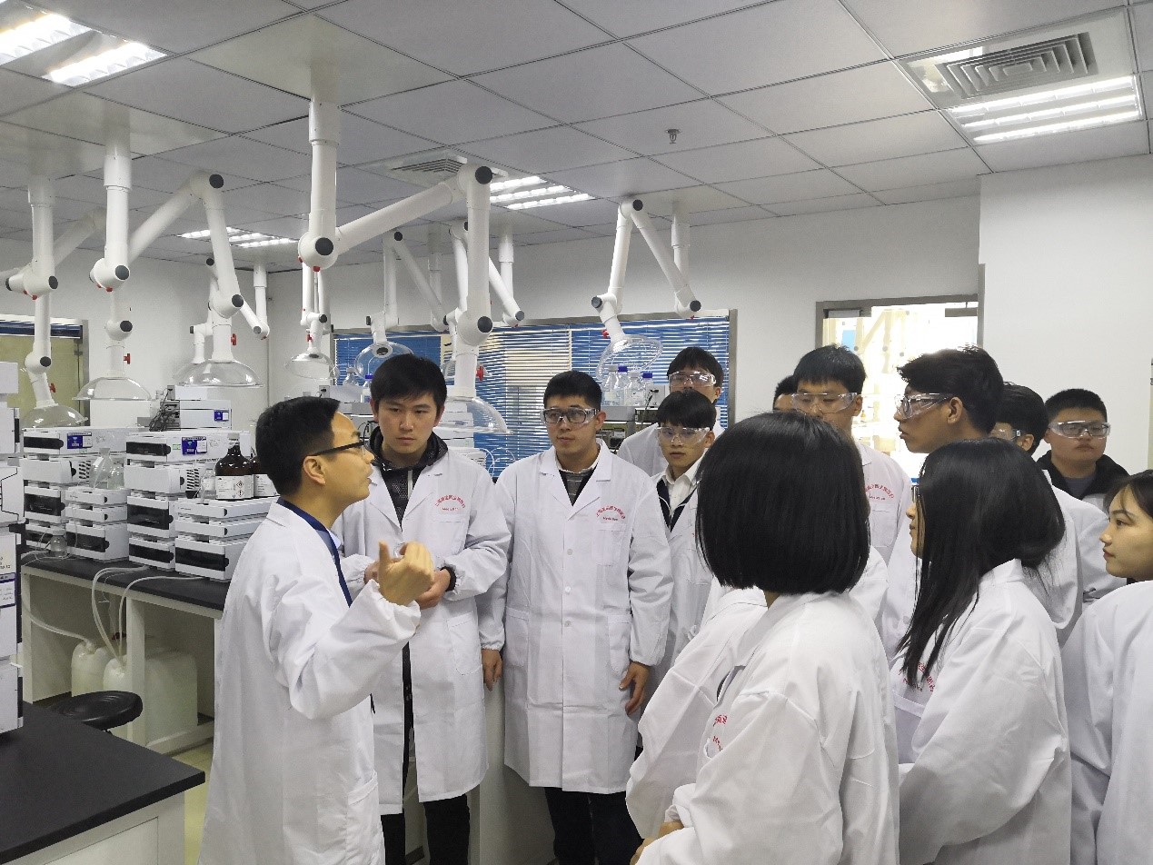 走进不朽情缘mg官网，与学子共话成长