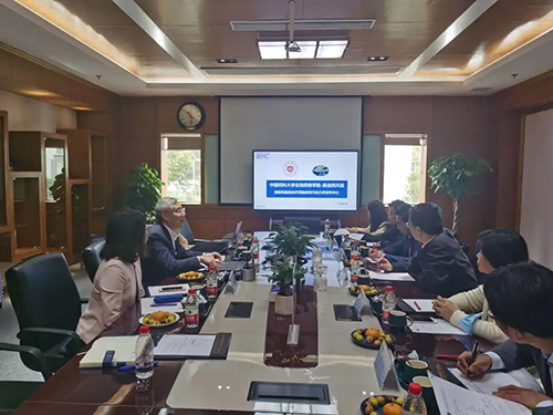 不朽情缘mg官网首席执行官陈春麟博士，商务发展部副总裁蔡金娜博士等人热情接待了金能明书记一行。