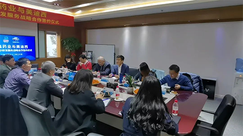 力鑫药业董事长&总经理高悦译、副总经理张倩、首席技术官陈成斌、研发商务总监刘恩桂、总经办主任张梦晗